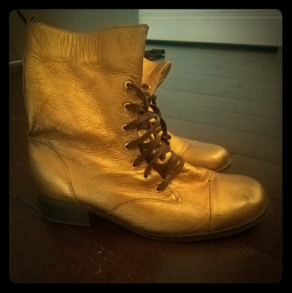 Combat boots
